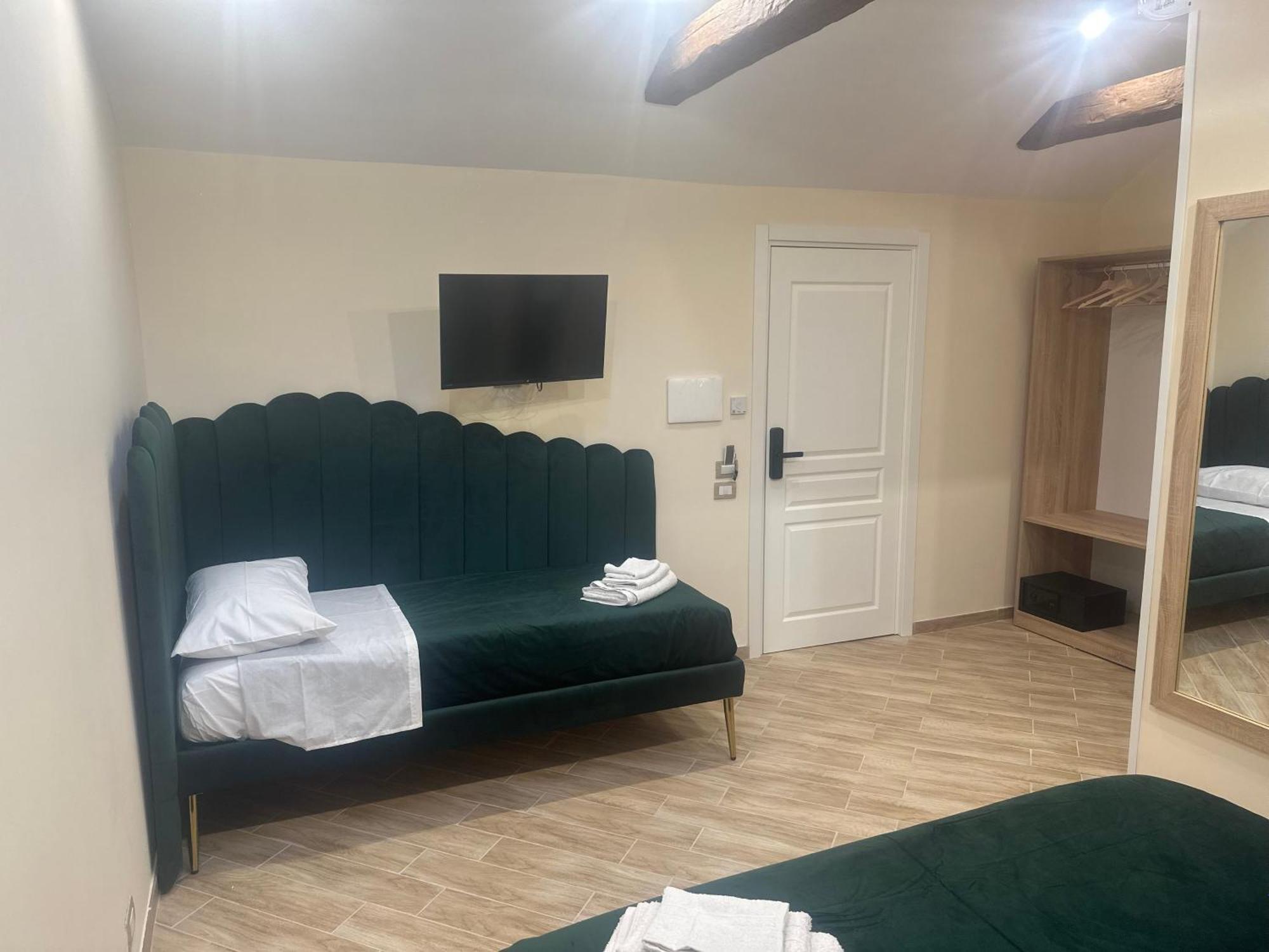 Attic Room Неаполь Екстер'єр фото